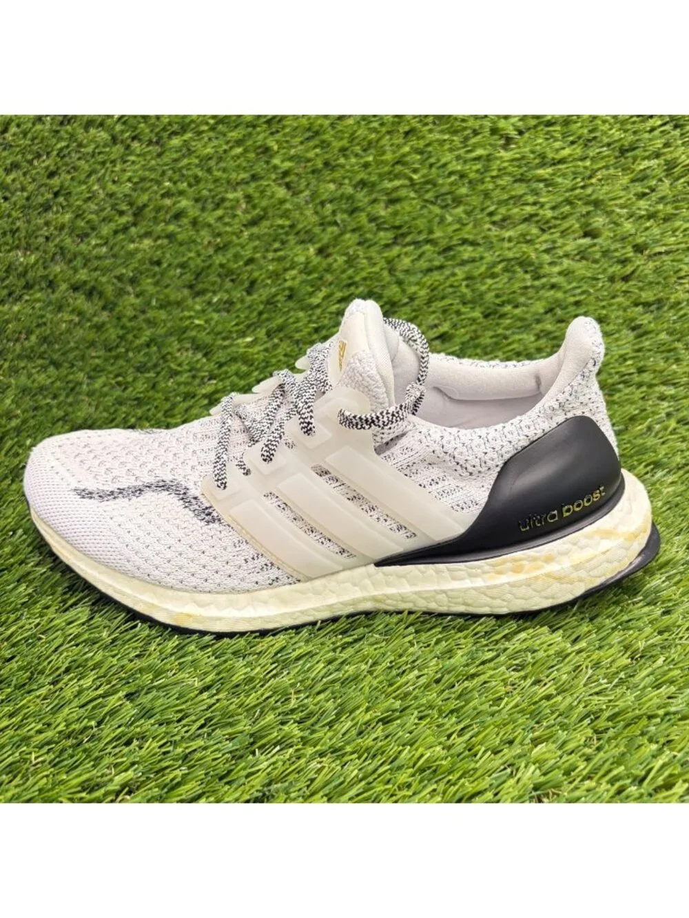 Adidas UltraBoost 5.0 DNA Womens Size 6.5 White Black Running Shoes Sneakers